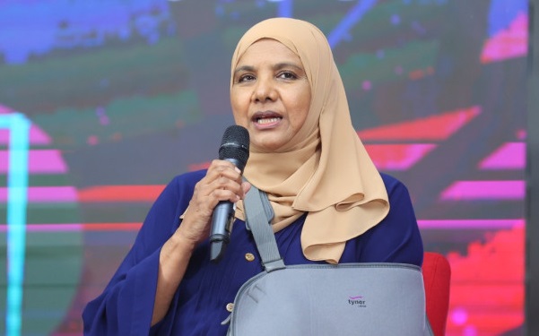 ގުރައިދޫ މަރުކަޒުގައި ތިބި އުމުރުންދުވަސްވީ މީހުން އާއިލާތަކާ ހަވާލުކުރަން ސަރުކާރުން އެހީދޭނަން: މިނިސްޓަރު އައިޝަތު