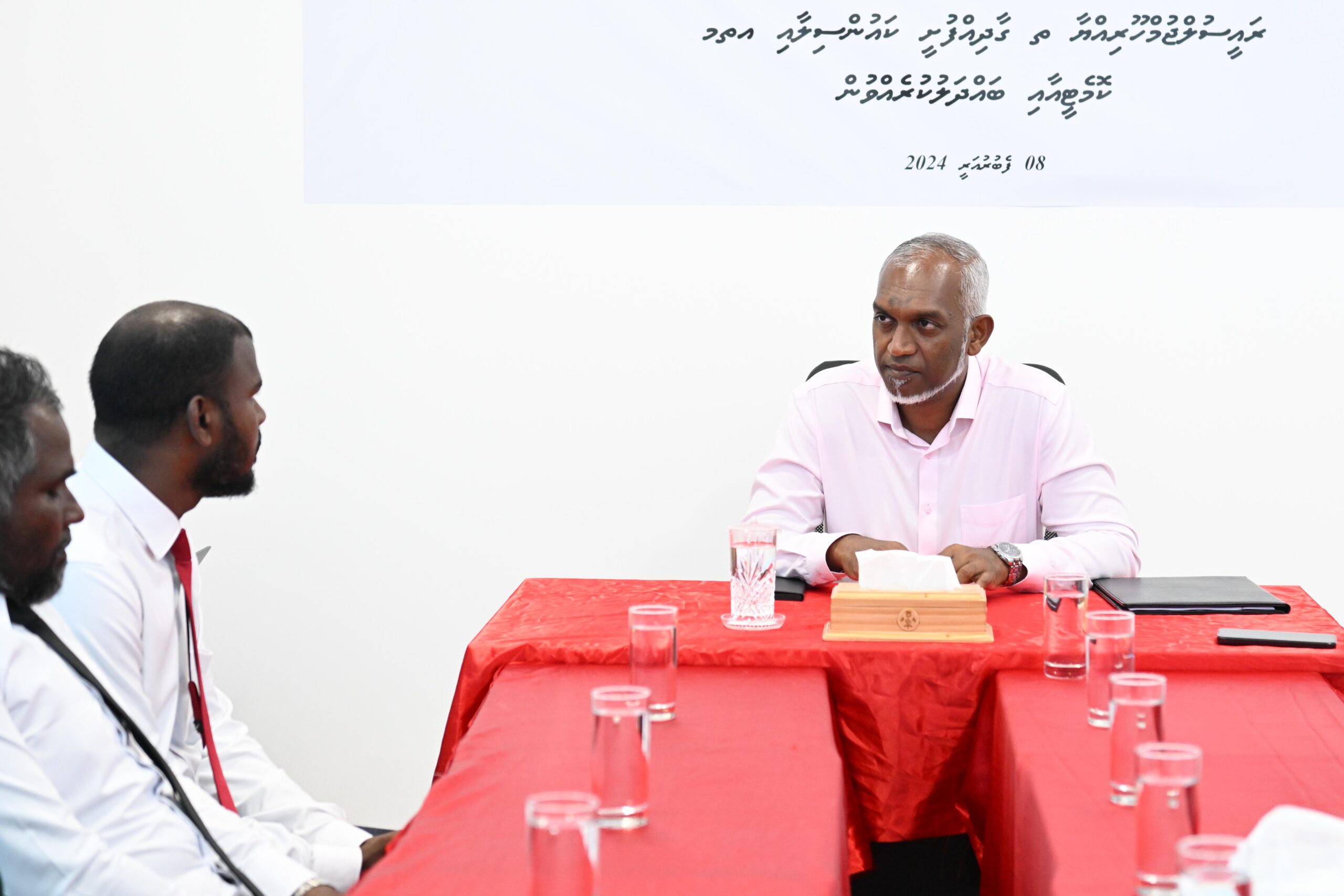 ގާދިއްފުށީ ކައުންސިލުން ރަށުގެ ތަރައްގީއަށް ބޭނުންވާ މުހިންމު ކަންކަމާއި ރަށުގެ ރައްޔިތުންގެ ހުރި ކަންބޮޑުވުންތައް ރައީސް މުއިއްޒުއާ ހިއްސާކޮށްފި