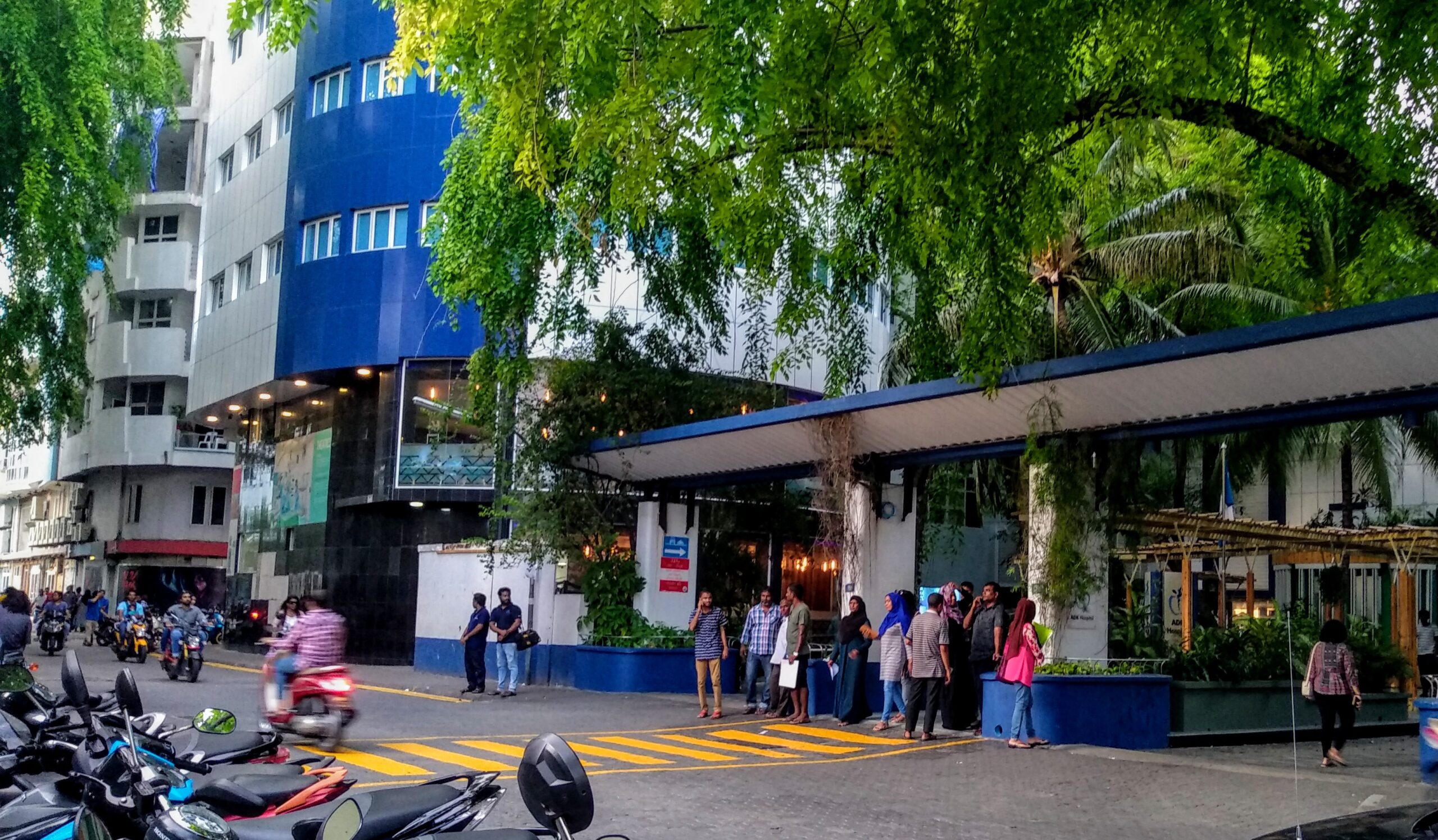 ވައްކަންކުރަން ވަން މީހަކު އިމާރާތަކުން ވެއްޓިގެން ފަރުވާ ދެނީ