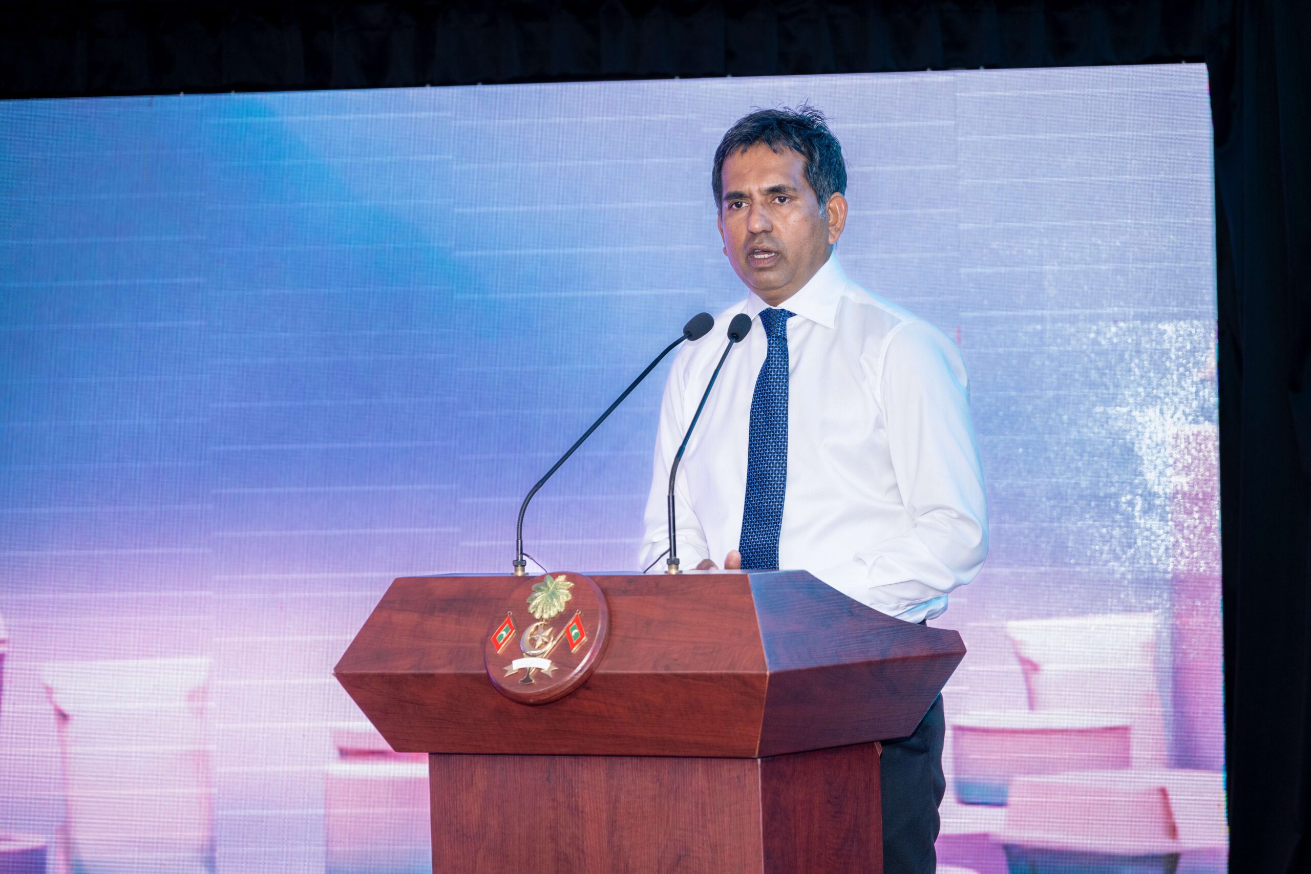 މިނިސްޓަރ ސައީދު އިނގިރޭސިވިލާތަށް ފުރާވަޑައިގެންފި