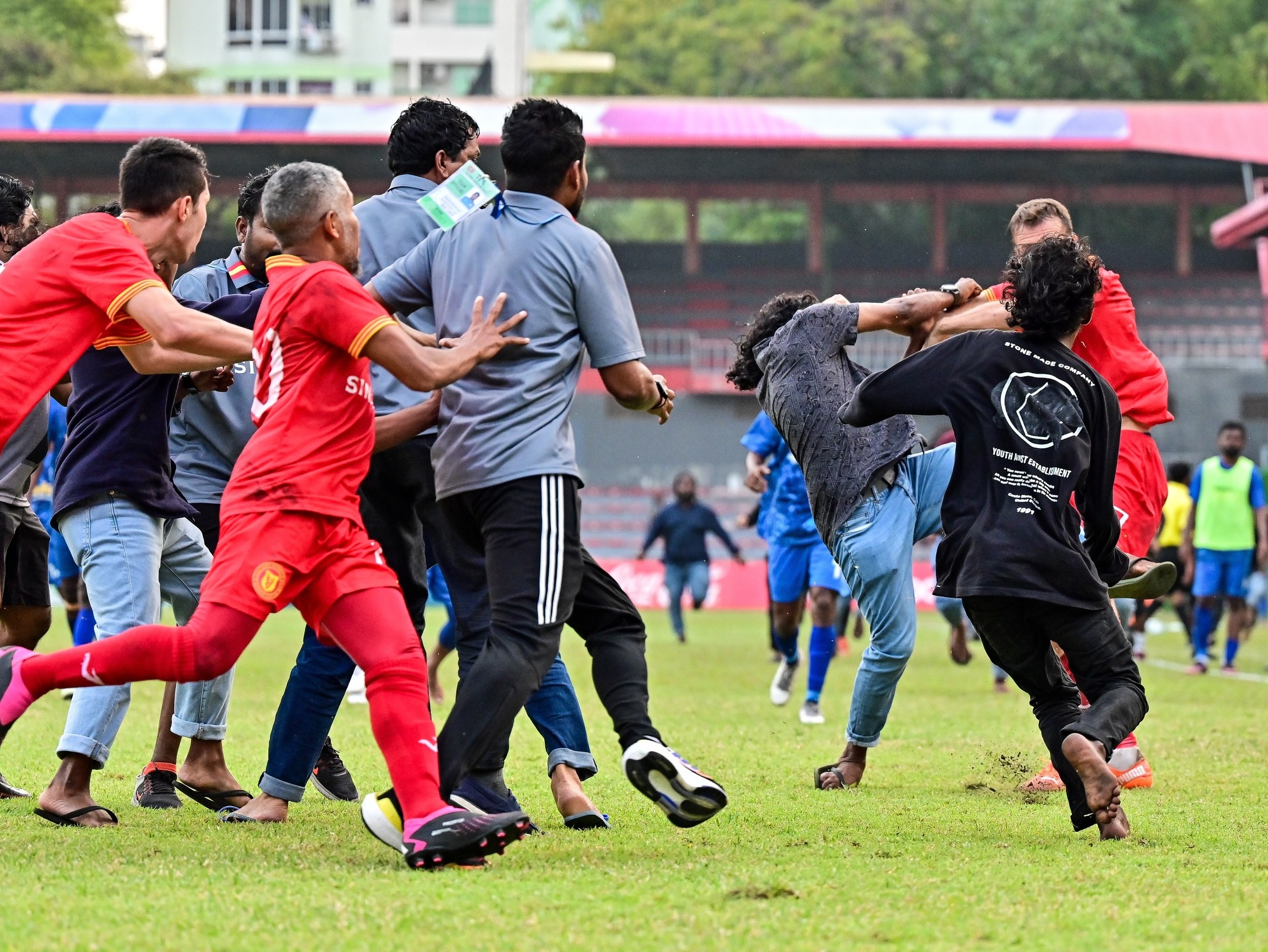ހަމަނުޖެހުން ބޮޑުވެގެން ހުއްޓާލިމެޗް އެންމެފަހުން ވިކްޓްރީއަށް