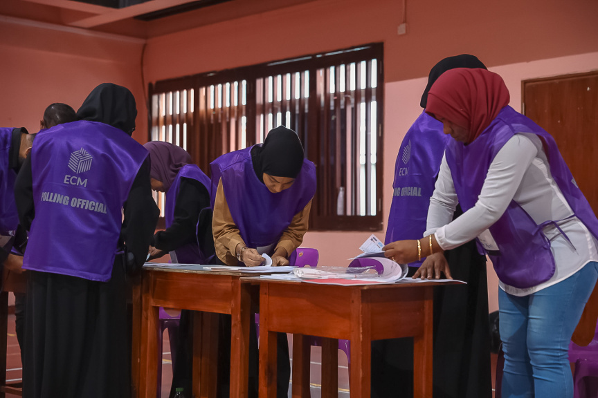 ކުޑަކުދިންގެ ހަވީރަކާއެކު މިއަދު ރީރަޖިސްޓްރޭޝަން ކުރިއަށްގެންދާނެ