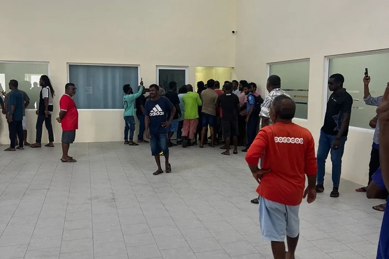 ކޫއްޑޫގައި މަސްވެރިން މުޒާހަރާ ކުރަން ފަށައިފި