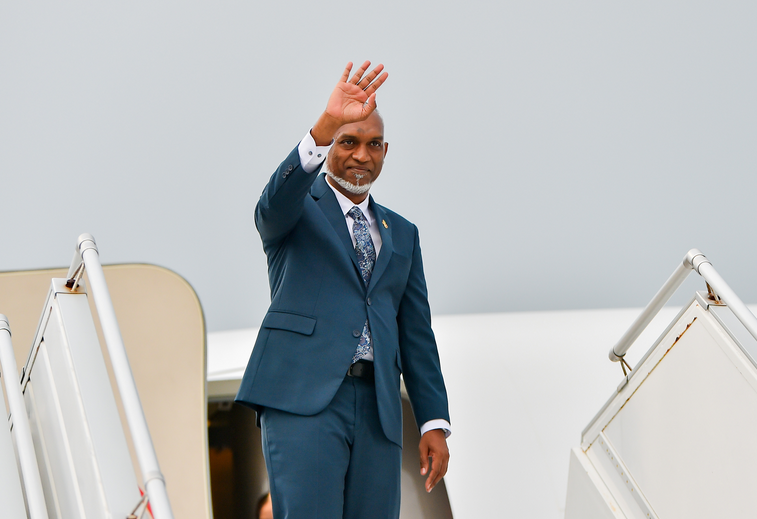 ރައީސް ރ އަދި ބ އަތޮޅަށް ފުރާވަޑައިގެންފި
