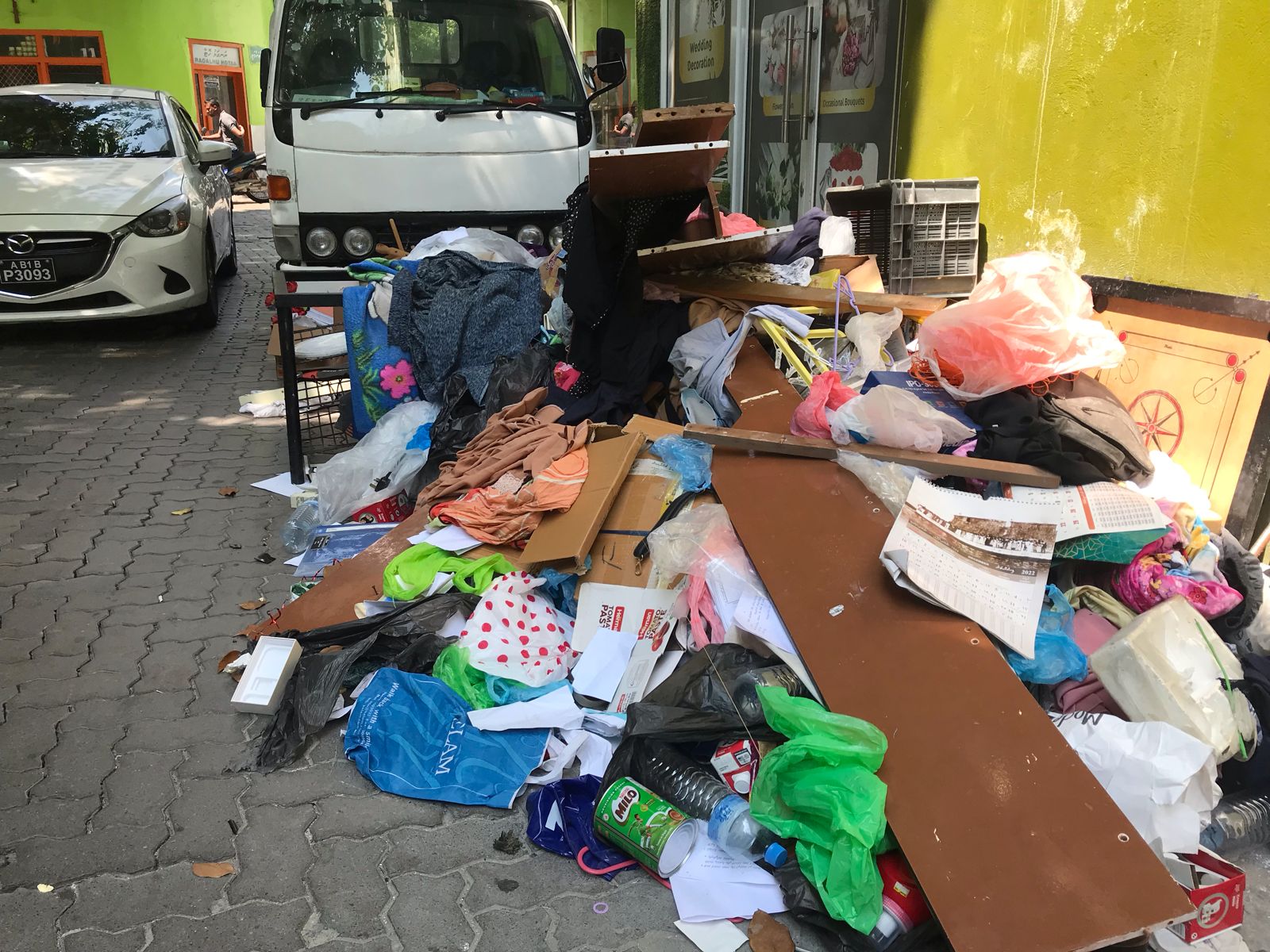 އިއްޔެ އެކަނިވެސް މާލޭ މަގުމަތިން 19 ޓަނު ކުނި ނަގައިފި