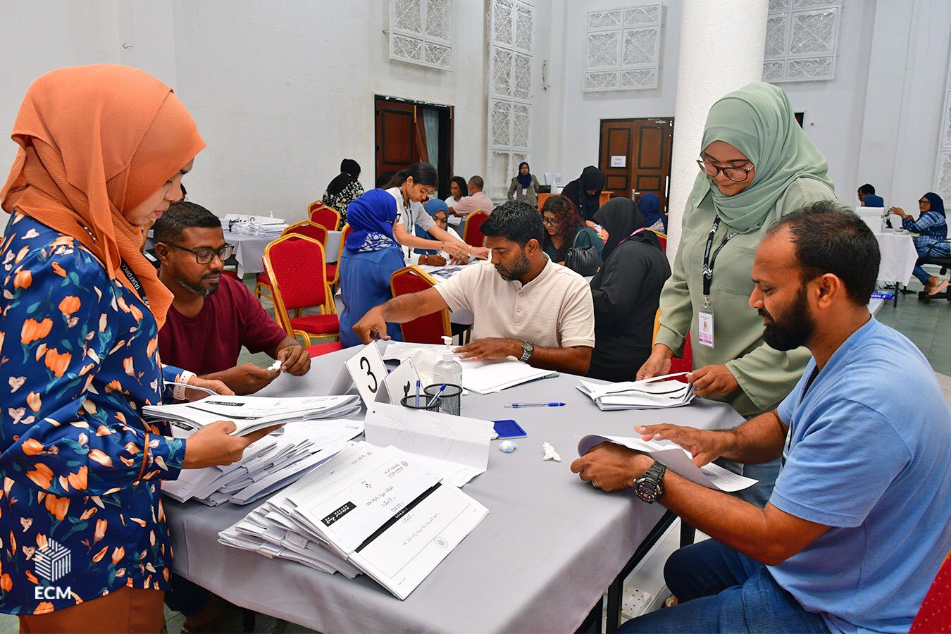 ފައިނަލް ވޯޓާސް ލިސްޓުގައި ކެންޑިޑޭޓުން ސޮއިކުރަން ފަށައިފި