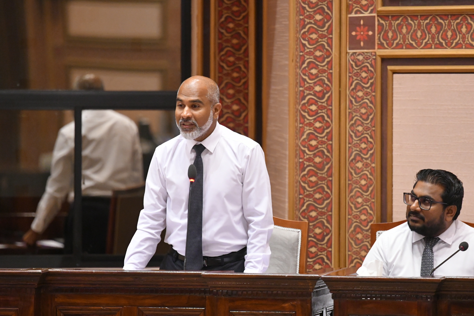 އިތުރު ހަރަކާތް މަދުކުރަން ޖެހެނީ ޓީޗަރުންގެ ސިއްހަތަށްޓަކައި: އެޑިއުކޭޝަން މިނިސްޓަރު