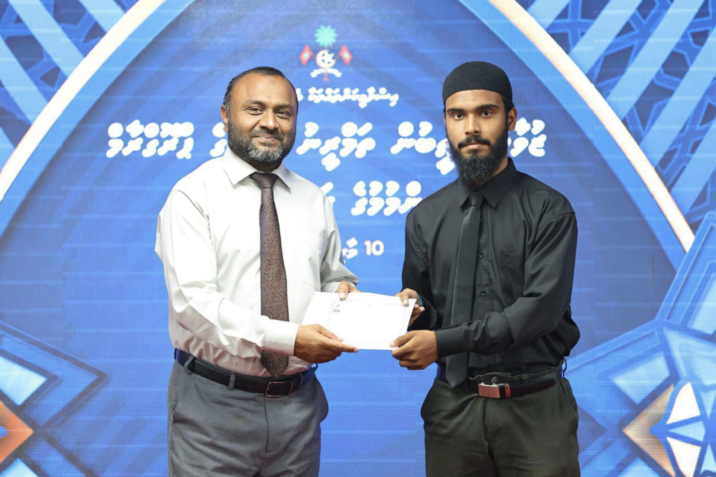 ހަތީބުން ތަމްރީނު ކުރުމުގެ ޕްރޮގްރާމް ނިންމާލައި، އިމާމުވެ ހުކުރުކުރުމުގެ ހުއްދަ 57 ޒުވާނަކަށް ދީފި
