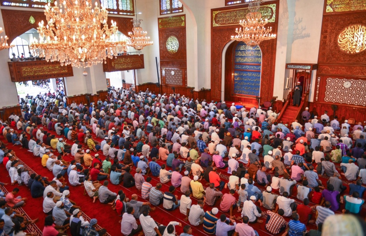 ހާރު ނުކައި ރޯދައަށް ތިބުން، ރަސޫލާގެ ސުންނަތާ ޚިލާފް: ހުތުބާ
