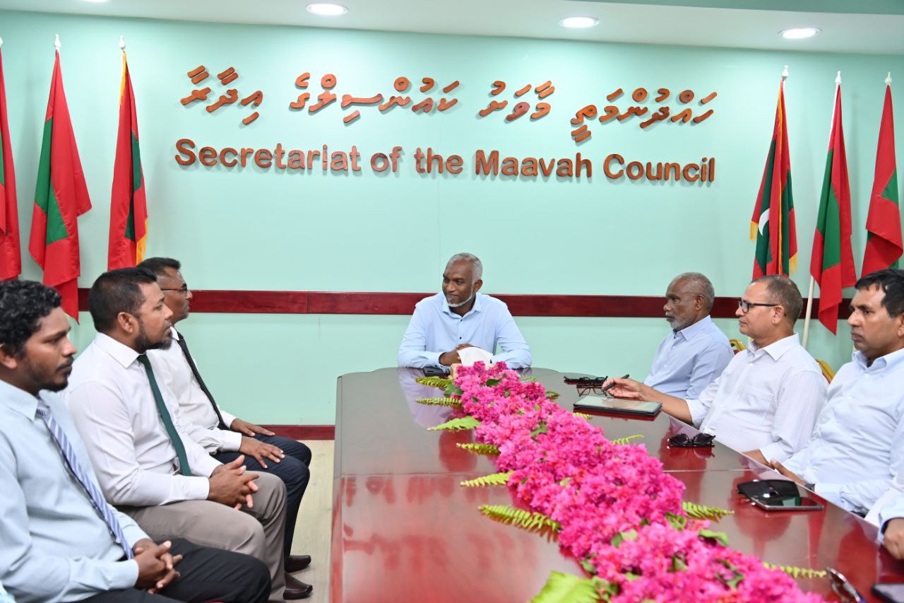 ރައީސް މާވަށު ކައުންސިލާއި ބައްދަލުކުރައްވައި ރަށުގެ ތަރައްގީއަށް ހުރި މުހިންމު ކަންކަމާގުޅޭގޮތުން މަޝްވަރާކުރައްވައިފި