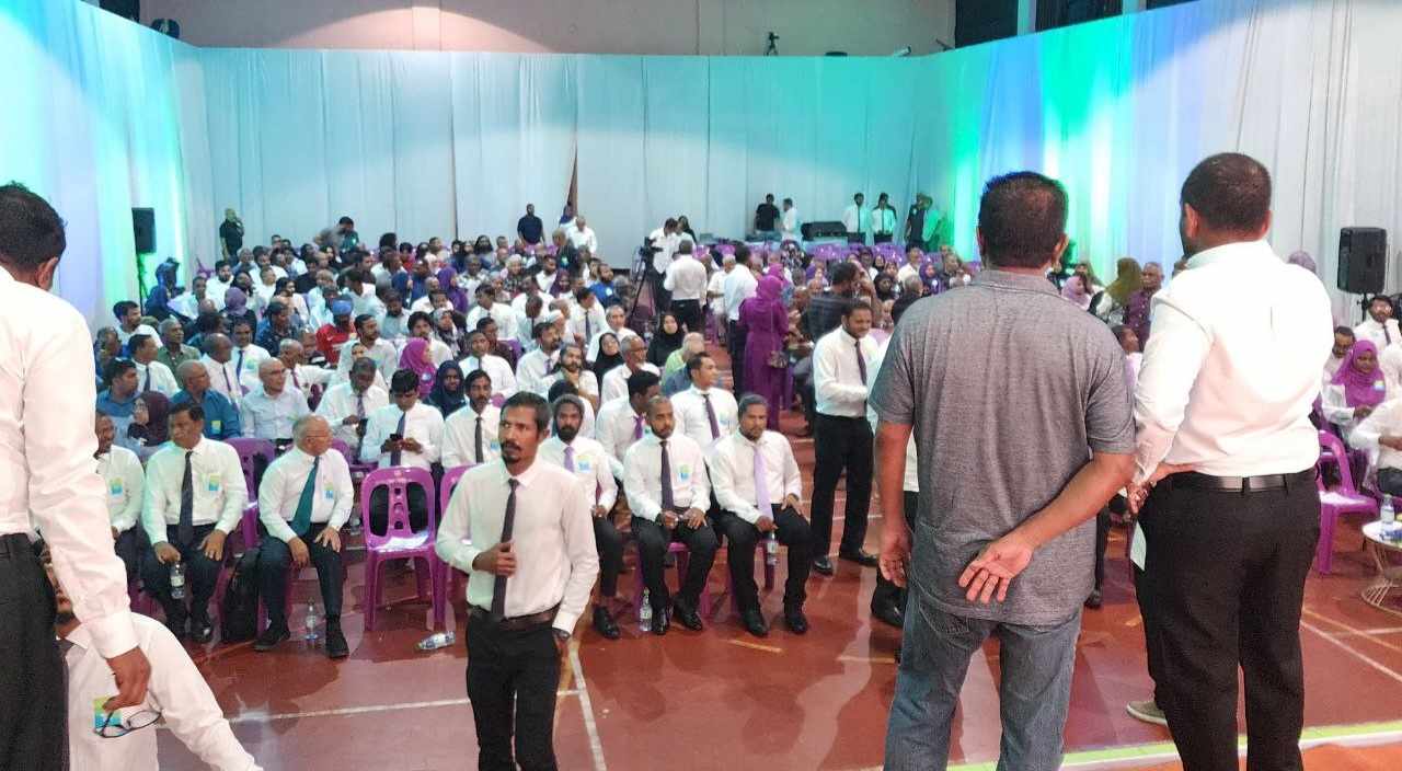ފުލުހުން ހުރަސްއެޅުމުން ޕީއެންއެފް ޖަލްސާ އެންމެފަހުން ނިއުޕޯޓް ސަރަހައްދަށް
