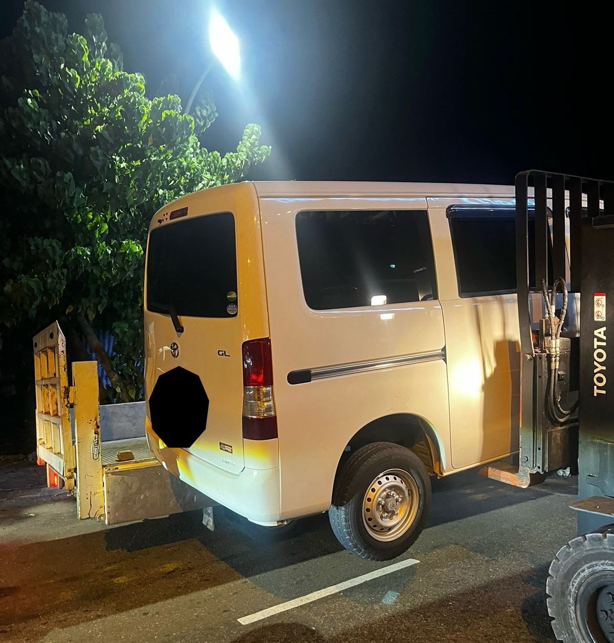 މަގުމަތީގައި ހުރި ގިނަދުވެސްވެފައިވާ 300 އަށްވުރެ ގިނަ އުޅަނދު ނަގައިފި