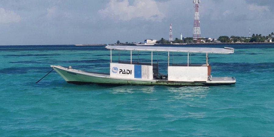 ފަރުމަހަށް ނިކުތް ދެ މީހަކު ގެއްލިގެން ހޯދަނީ