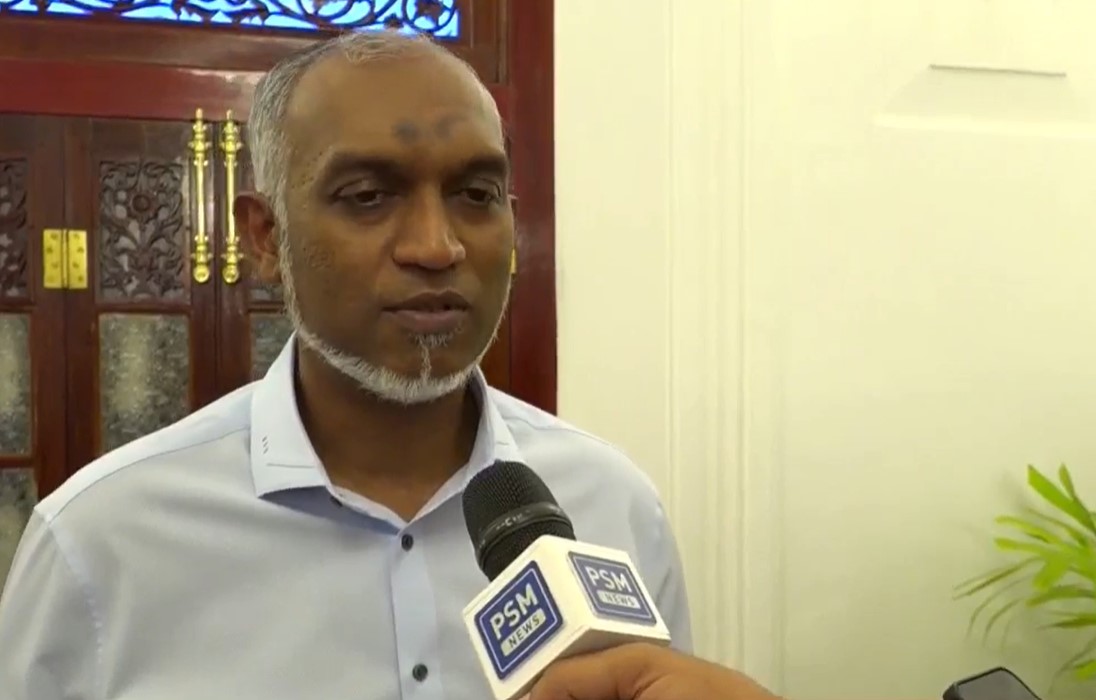 ރައީސް ޔާމީންގެ ޓީމުން ސަރުކާރު ގުއި ރޯނުގައި ޖައްސައިފި، ރައީސް ޑރ. މުއިއްޒު ވިދާޅުވީ ރޭ ފުލުހުންގެ އަމަލުތައް ހުރީ އެންގެވި ގޮތާ ހިލާފަށް ކަމަށް