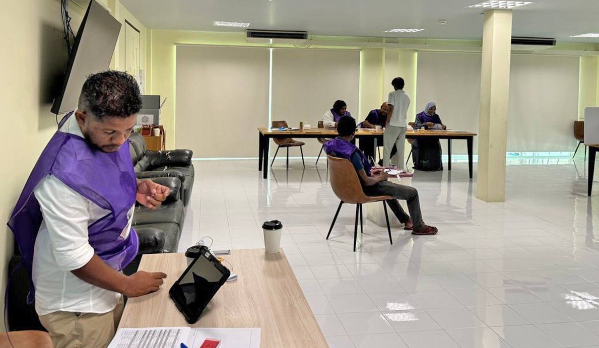 ވޯޓު ނުލައި އަދިވެސް ލައްކައަކަށްވުރެ ގިނަ މީހުން އެބަތިބި