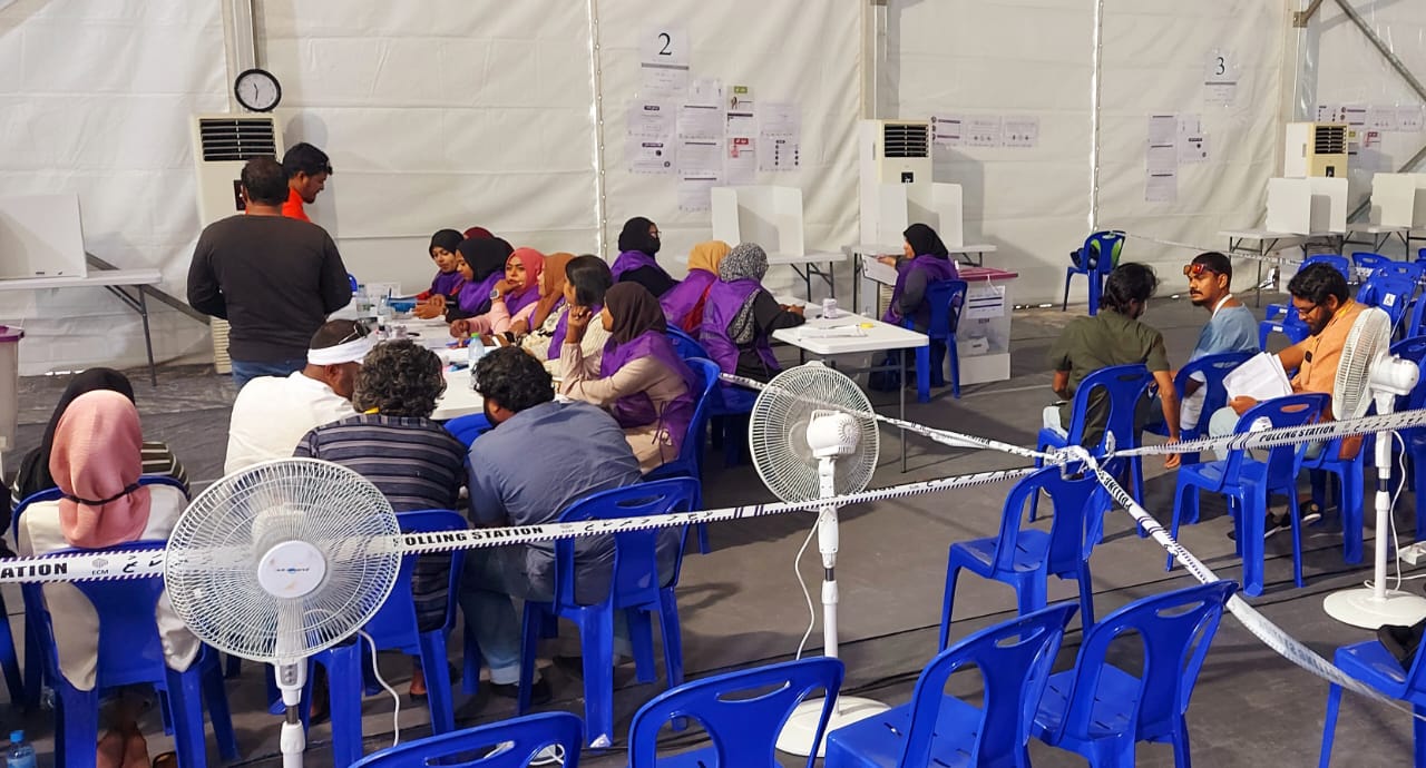 ވޯޓުލުމަށް ދީފައިވާ ގަޑި ހަމަވިއިރު، ވޯޓުލާފައިވަނީ 72 އިންސައްތަ މީހުން: އިލެކްޝަންސް