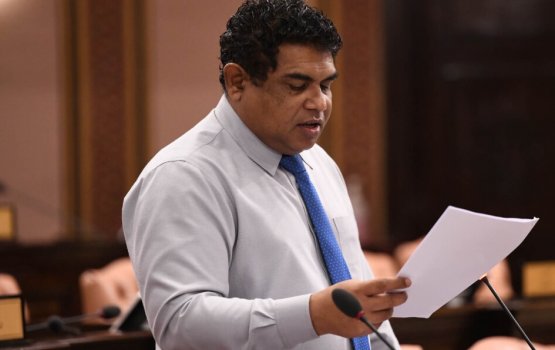 ތެދުވެރި އަމާނާތްތެރި މެންބަރުންގެ ކަންފަތްމަތީގައި ރައްޔިތުން ޖަހައިފި: ބޮންޑޭ