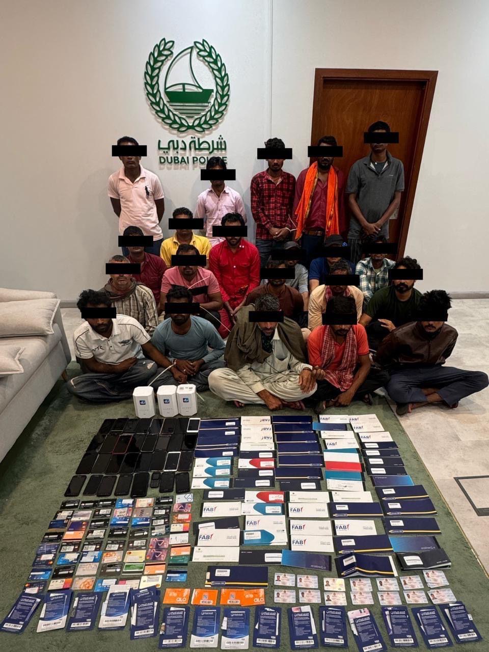 ފްރޯޑްކޮށްގެން ދުބާއީ ބޭންކްތަކުގެ ކަސްޓަމަރުންގެ އެކައުންޓްތަކުންނާއި ކްރެޑިޓްކާޑުން ފައިސާ ނެގުމުގައި ހަރަކާތްތެރިވި 464 މީހަކު ހައްޔަރުކޮށްފި