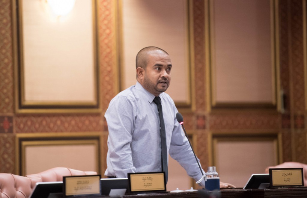 ފާއިތުވި ހުރިހާ ދުވަހެއްގައި އެޅިފައިވާ އިގްތިސާދީ މަރުތަޅުން ޑރ. މުޢިއްޒު އައްޑޫ މިންޖުކޮށް ދެއްވާނެ: ނިހާދު