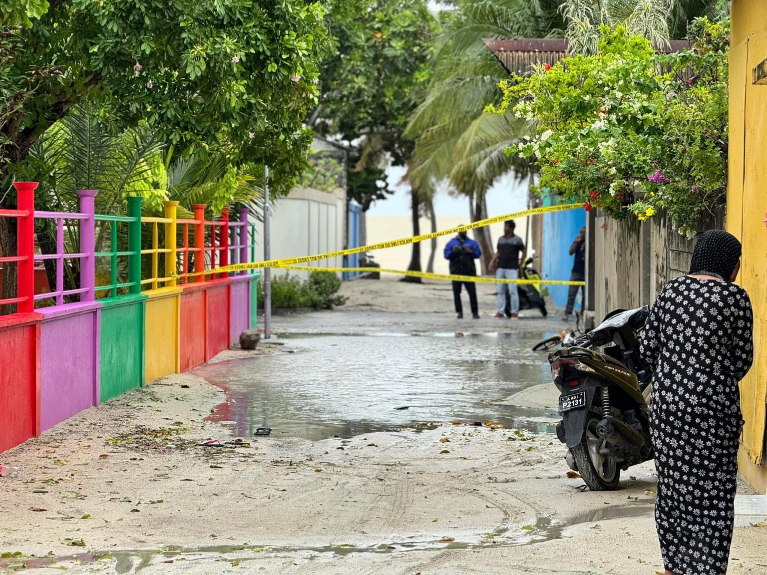 ކަރަންޓުގައި ޖެހިގެން ވެންޓިލޭޓަރުގައި ފަރުވާދެމުންދިޔަ ޒުވާނާ ނިޔާވެއްޖެ