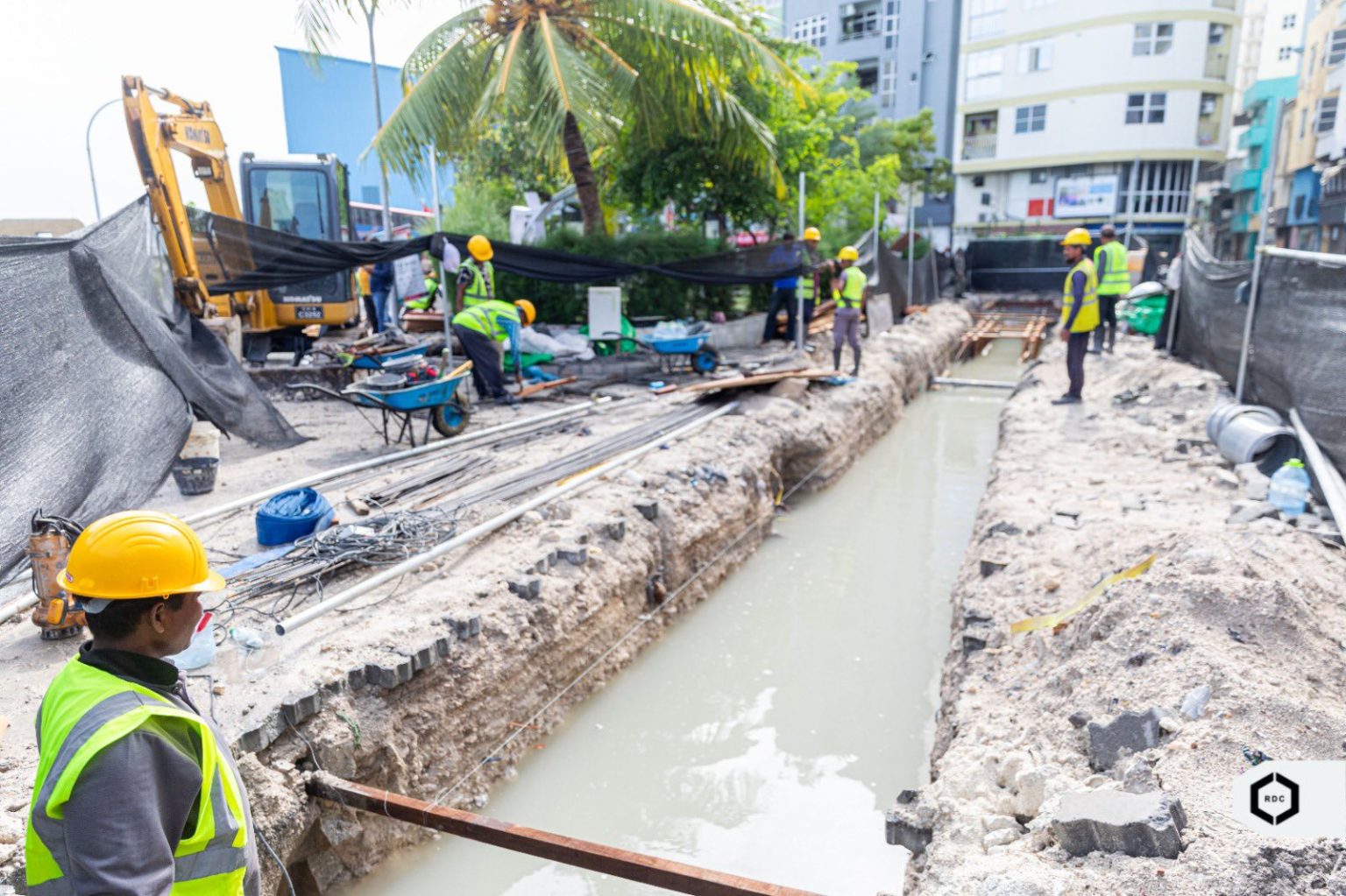މާލޭގައި ފެން ބޮޑުވުމުގެ މައްސަލަ ހައްލުކުރަން 24 ގަޑިއިރު މަސައްކަތަށް ނުކުމެއްޖެ