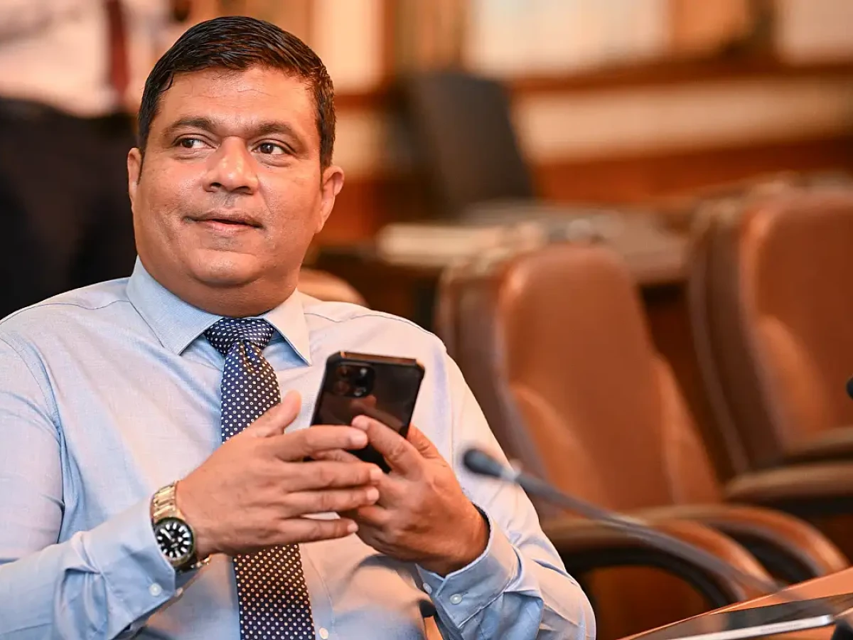 ގަވާއިދާ ޚިލާފަށް ވެހިކަލް ރަޖިސްޓްރީވުން އިތުރުވެފައިވަނީ އެނިޒާމް ޒަމާނަށް ނުފެތޭތީ: މިނިސްޓަރު