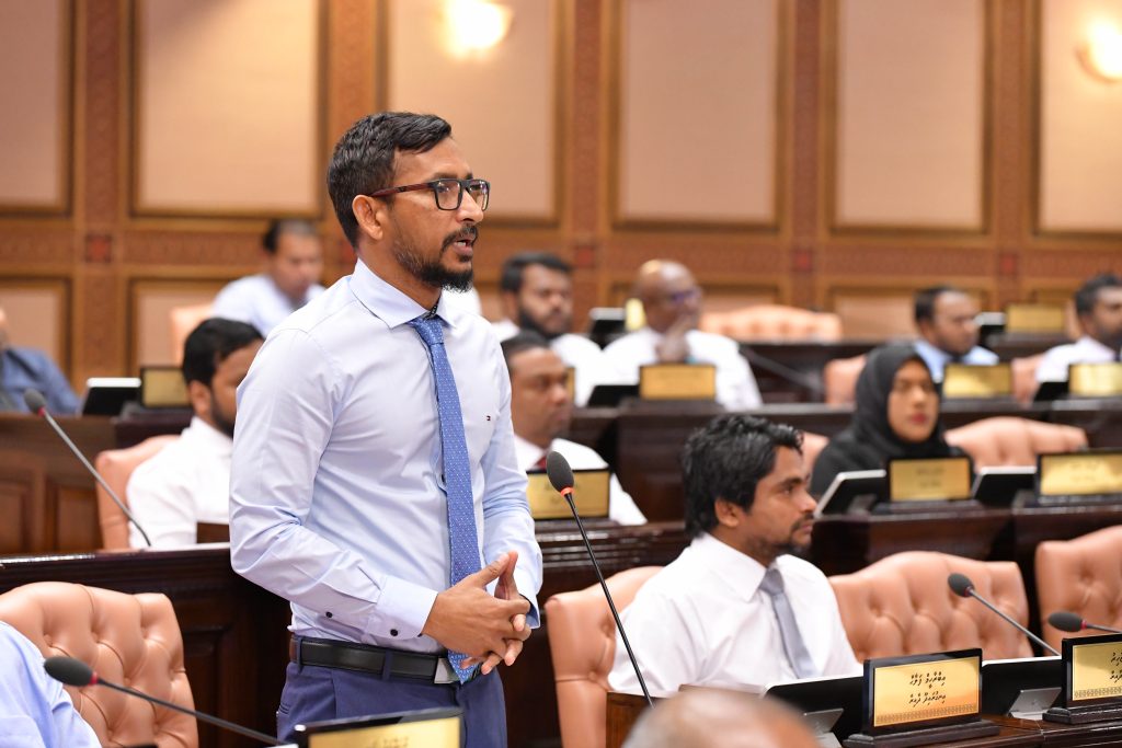 ފަލާހު ވިދާޅުވަނީ ރާއްޖޭގެ ސިއްޚީ ހާލަތު އޮތީ ކަންބޮޑުވާން ޖެހޭ ވަރުގައި ކަމަށް