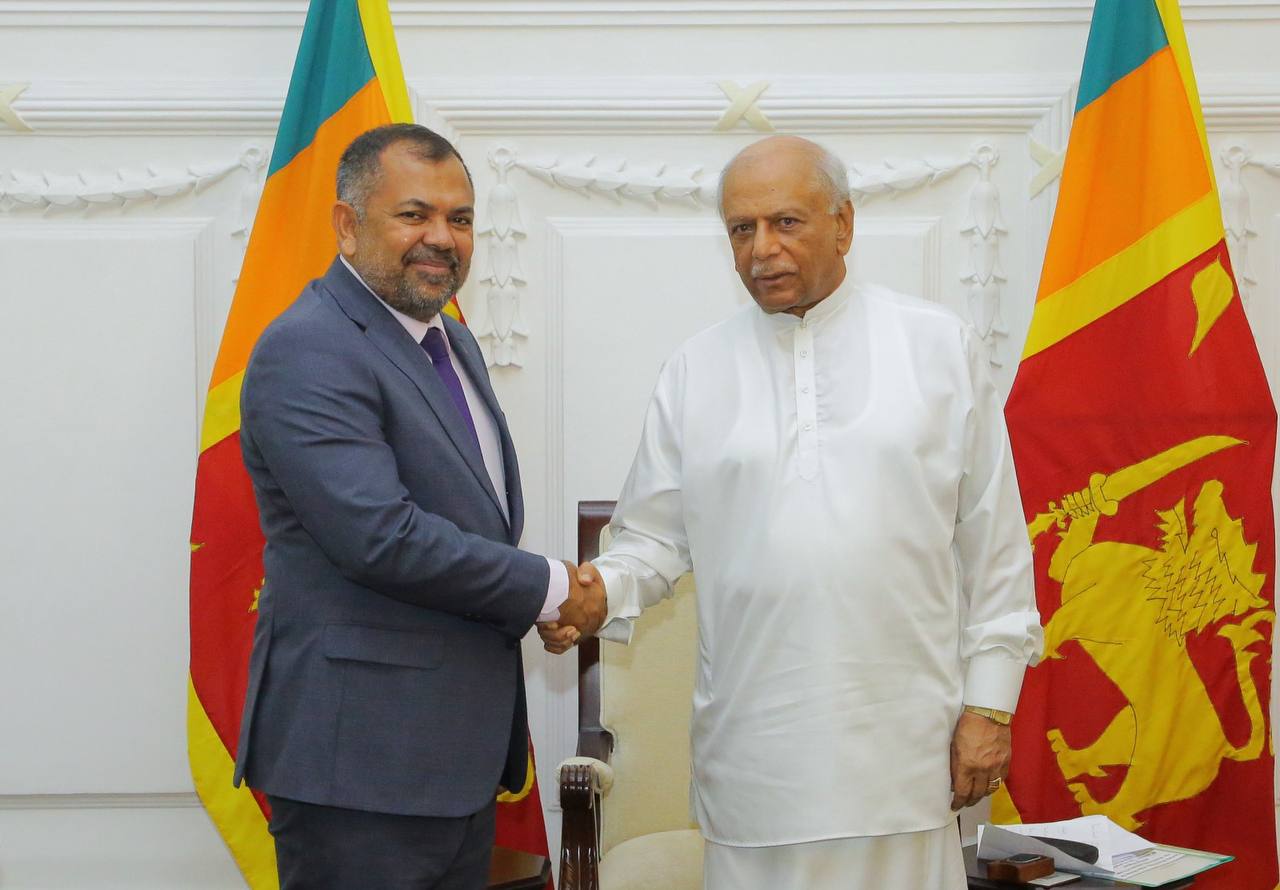 ފޮރިން މިނިސްޓަރު ޒަމީރު ލަންކާގެ ބޮޑުވަޒީރާ ބައްދަލުކުރައްވައިފި