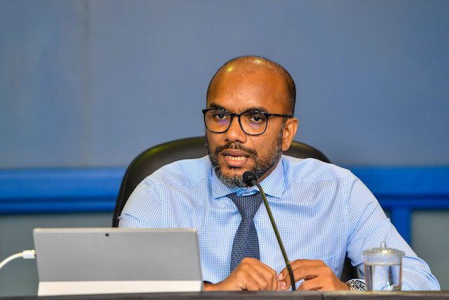 ސޮވްރިން ޑިވެލޮޕްމަންޓް ފަންޑުގެ މައްސަލާގައި އަމީރުގެ ވަރުގަދަ ރައްދެއް ރައީސަށް