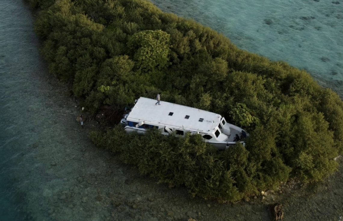 ލޯންޗެއް ކޮންޓްރޯލްނުވެ، ކިނބިދޫ ނެރު ކައިރިއޮތް ފަސްގަނޑަށް އަރައި ބަޔަކަށް އަނިޔާވެއްޖެ