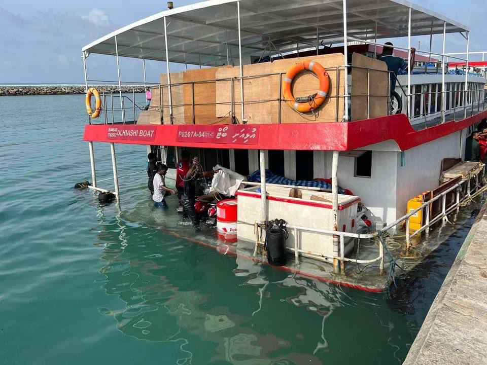 އުޅިއަށި ބޯޓު ނެރުމައްޗަށް ބީހި ދިޔަވަމުން ދަނީ