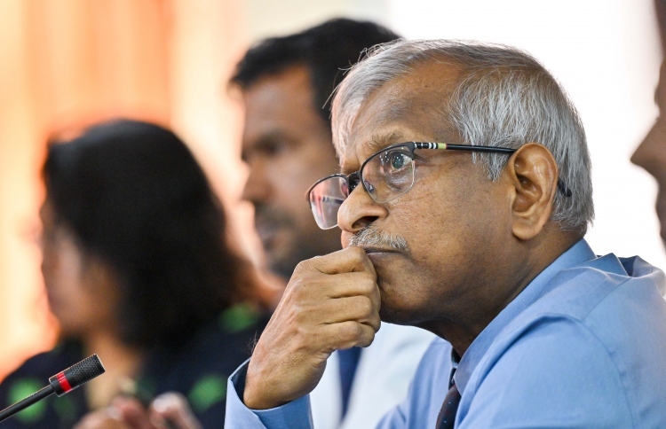 މާލީ ހާލަތާ ގުޅޭގޮތުން ސުވާލުކުރުމަށް މާލިއްޔަތު ކޮމިޓީއަށް ގަވަރުނަރު ހާޒިރުކުރަނީ