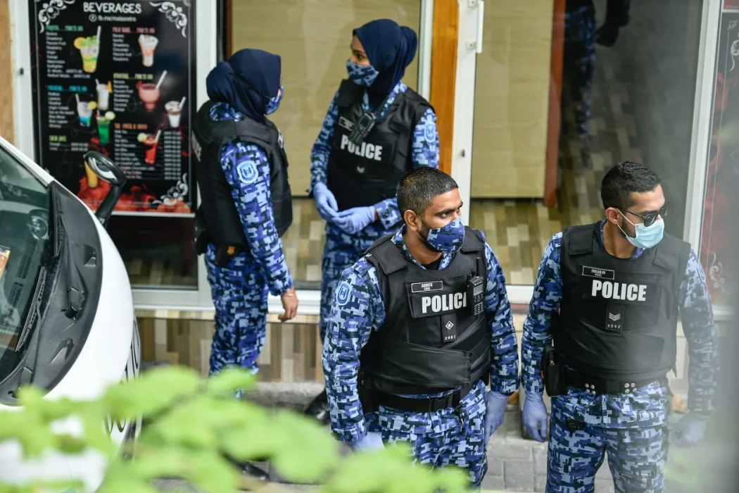 ބަރަހަނާކޮށް ބިރުދައްކައި ފޭރުނު މީހުން ހައްޔަރު