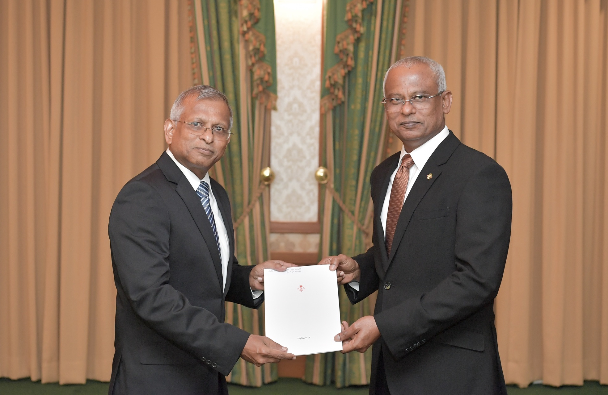ގަވަރުނަރު ހާޝިމް ވަކިކުރުމުގެ މައްސަލަ ކޮމިޓީއަށް ފޮނުވައިފި