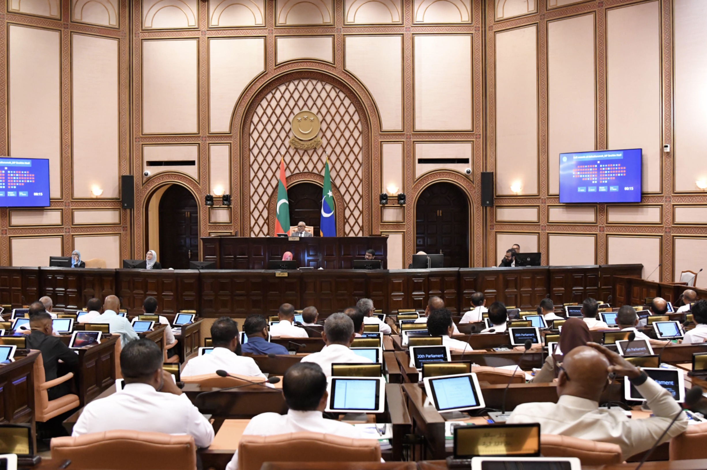 ބާ ކައުންސިލުން އޭޖީ ވަކިކުރުމުގެ ބަހުސް ފަށައިފި
