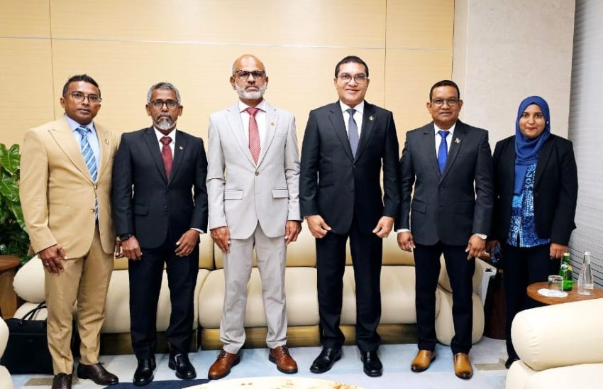 މަޖިލީހުގެ 5 މެމްބަރަކު ޗައިނާއަށް
