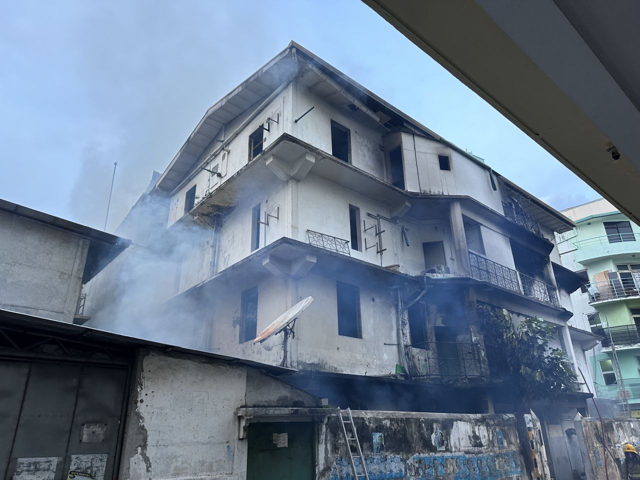 އަލިފާން ރޯވީ ޑްރަގް ހާއްޔެއްގައި، ބައެއް މީހުން ހައްޔަރުކުރި ކަމުގެ އަޑުތައް