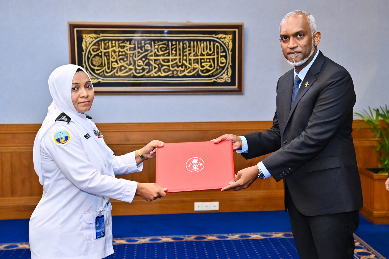 ރާއްޖޭގެ ތާރީހުގައި ފުރަތަމަ ފަހަރަށް ކަސްޓަމްސް ހިންގަން ކަނބަލެއް
