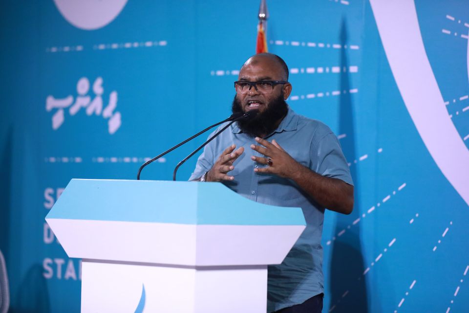 އަންހެނުންތައް، މެމްބަރު ހުސެންބެ ފަހައި ދުވަނީ!