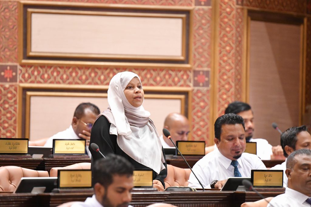 ކުންފުނިތަކުން ބިދޭސީންގެ ފީ ނުދެއްކުމުގައި ދައުލަތުގެ އިހުމާލު އޮތްކަމަށް އަނާރާ ވިދާޅުވެއްޖެ