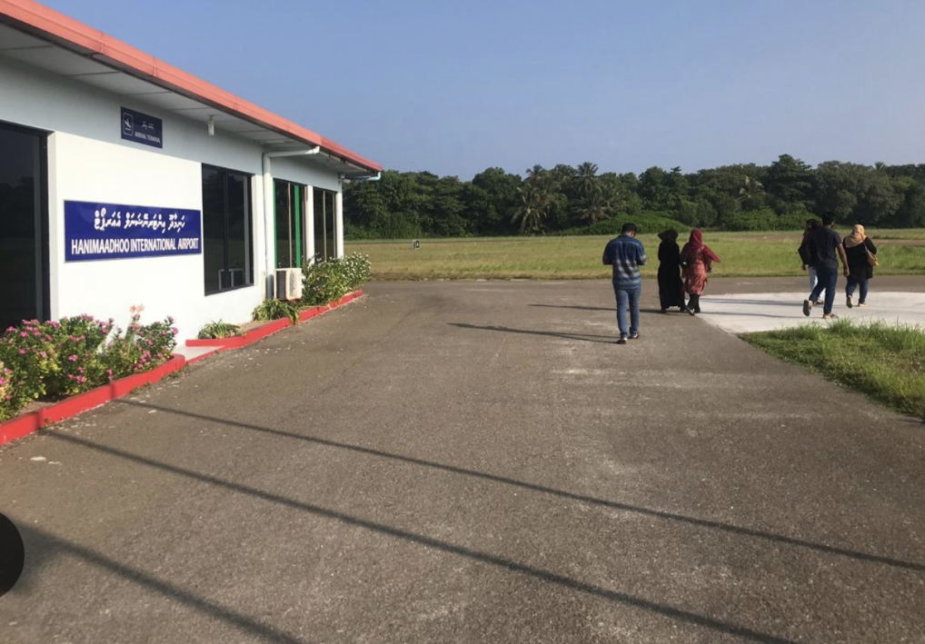 ހަނިމާދޫ އެއާޕޯޓުގައި މަރުތޭލަކުން މާރާމާރީ ހިންގި އިންޑިޔާ މީހާގެ ބަންދަށް 15 ދުވަސް