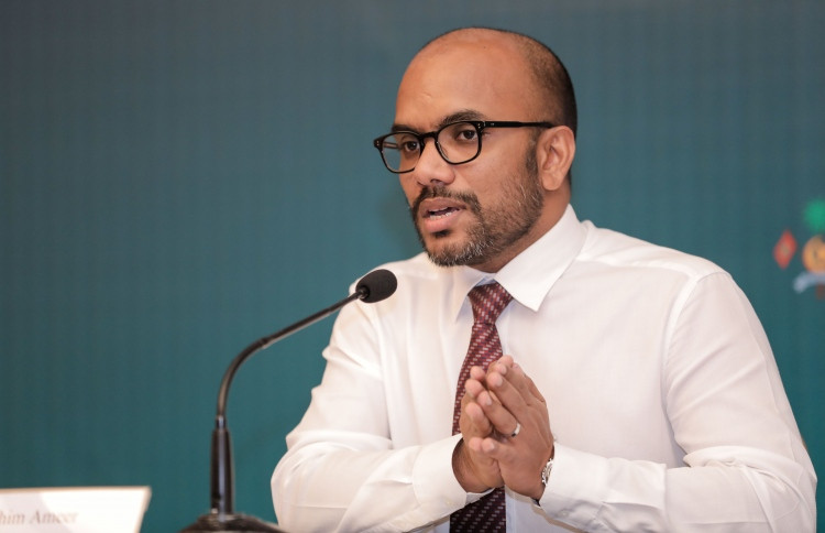 މާލީ އިދާރާތަކަށް ސިޔާސީ މީހުން އައްޔަންކުރެވޭ ގޮތަށް ހެދުން: އަމީރު ވިދާޅުވީ ސަރުކާރުގެ ބޭނުމަކީ ބޭންކް އޮފް މޯލްޑިވްސްއަށް ނުފޫޒު ފޯރުވުން ކަމަށް