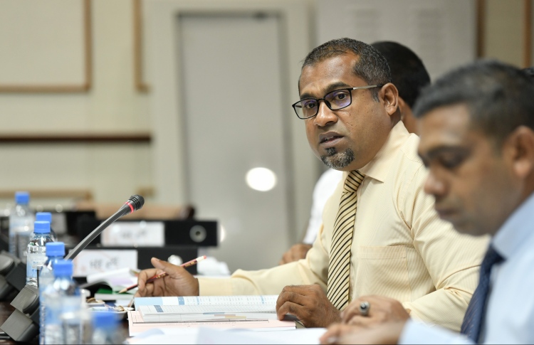 އިމާރާތްތަކުގެ ކުރެހުން ކަމަކު ނުދޭ، ބަޖެޓްގައި ފައިސާއެއް ވެސް ނެތް!