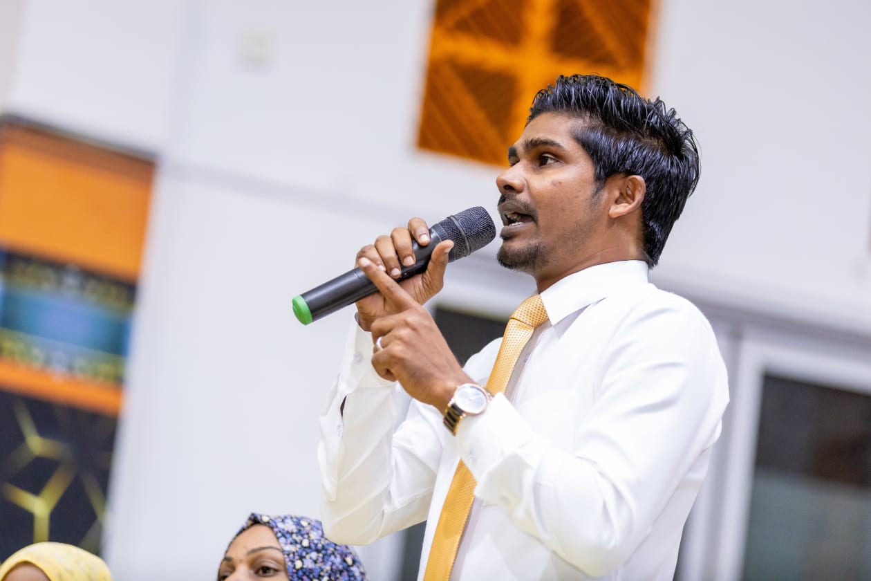 މޫކޭ އެދެނީ ޖަވާބުދާރީވުމުގެ ފުރުސަތަކަށް
