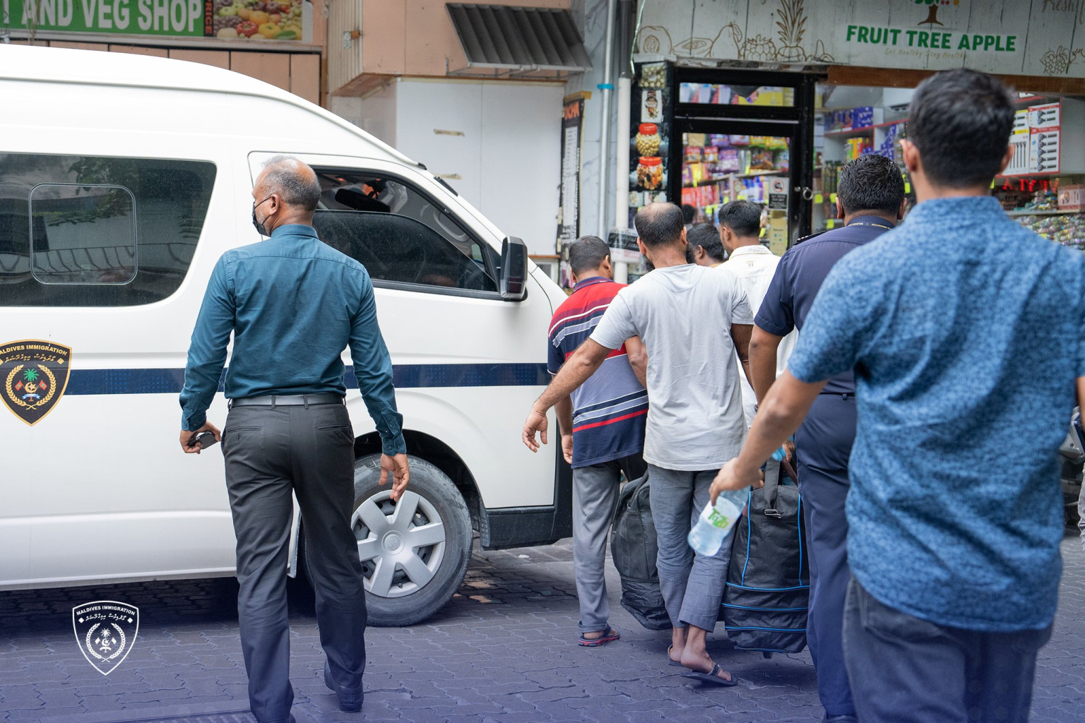 ބިދޭސީން ސާފުތާހިރުކަމުގެ މިންގަނޑުތަކާއި ހިލާފަށް ހިންގަމުންދިޔަ 6 ކެފޭ ބަންދުކޮށްފި