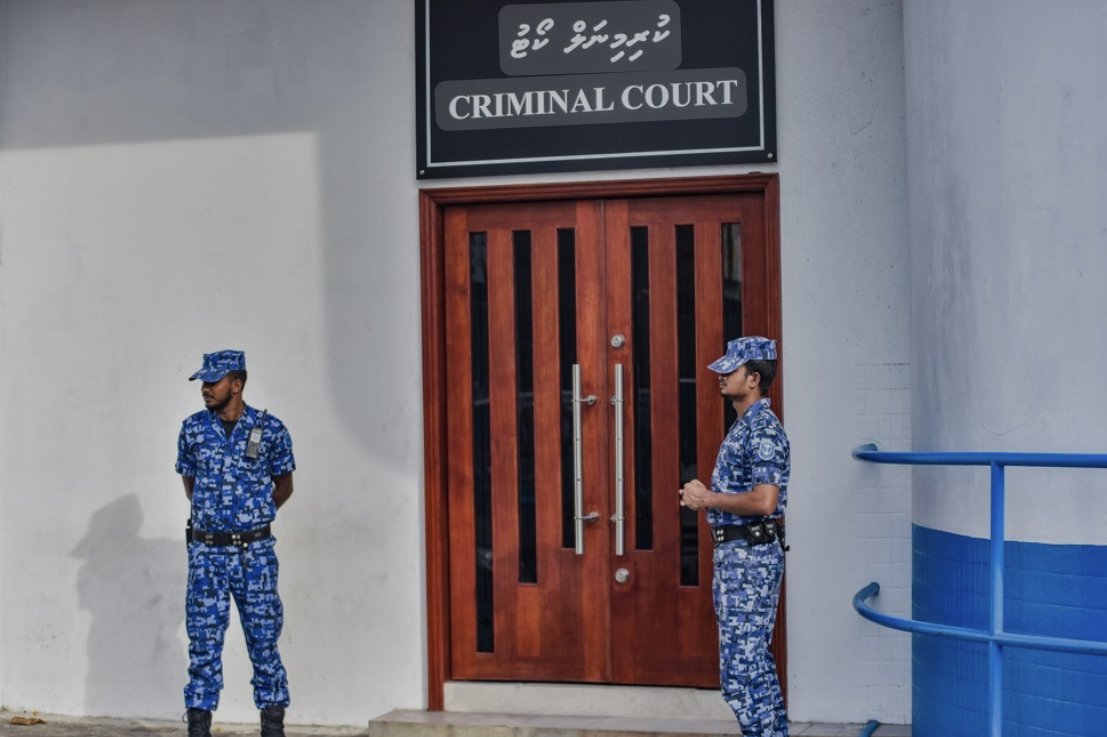 އަމިއްލަ މަންމައަށް އަނިޔާކުރި ޒުވާނަކު ހައްޔަރުކޮށް ބަންދު ޖަހައިފި