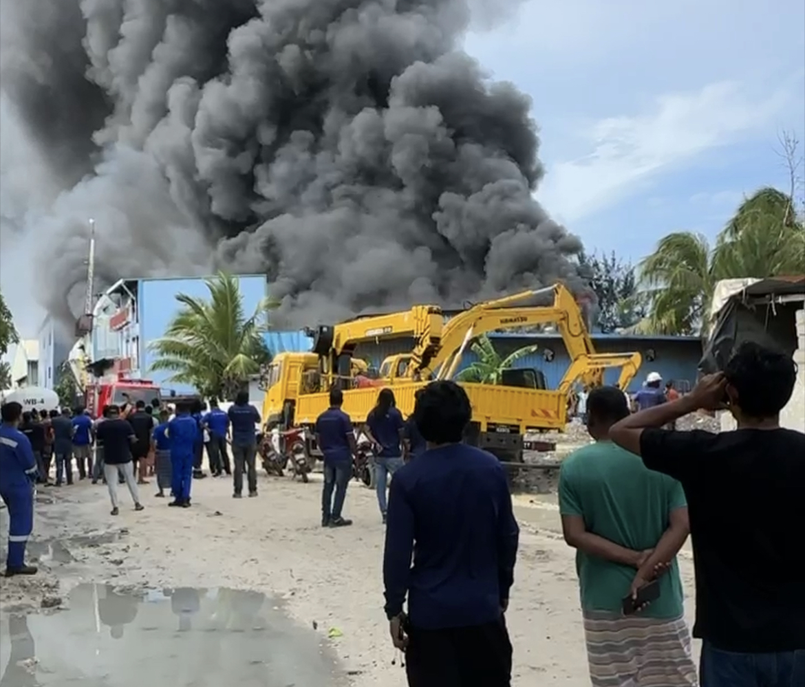 ތިލަފުށީގައި ހުރި ގުދަނެއްގައި އަލިފާނުގެ ބޮޑު ހާދިސާއެއް