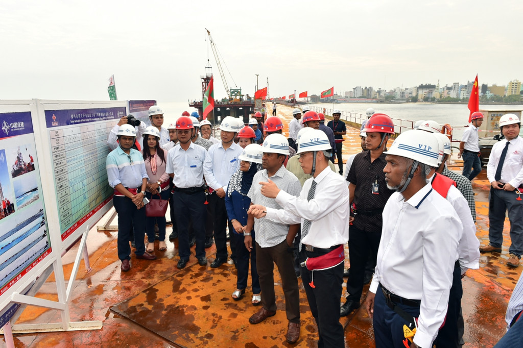 ބްރިޖްގެ މަސައްކަތާ ހަވާލުވިއިރު ބްރިޖްގައި ސައިކަލަށް ޥަކި ލޭނެއް ނެތް: ރައީސް މުއިއްޒު