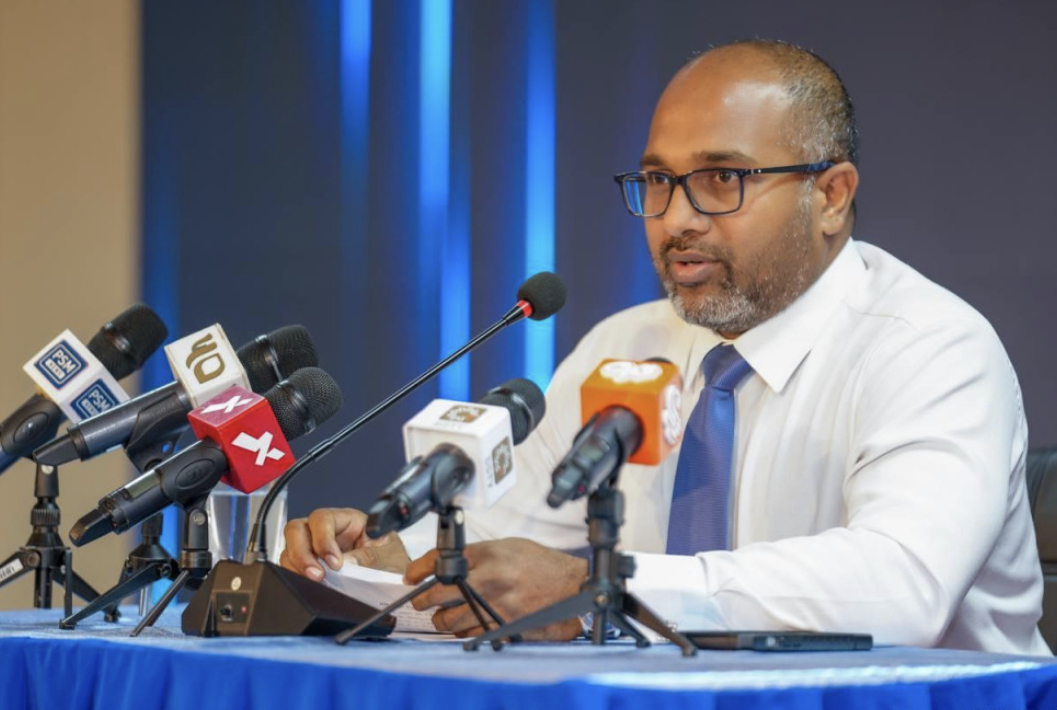 މިނިސްޓަރުގެ އިލްތިމާސް: ފުލުހުންނަށް ސިޔާސީ ހަނގާ ނުކުރޭ
