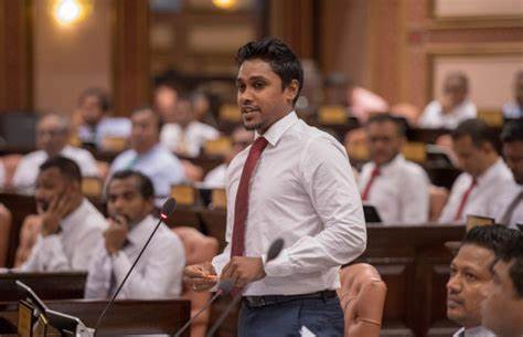 ކުރީގެ މަޖިލިސް މެންބަރު ހައިތަމް ލަންކާގައި ދުއްވާ ކާރު ބަޔަކު ގޮއްވާލައިފި